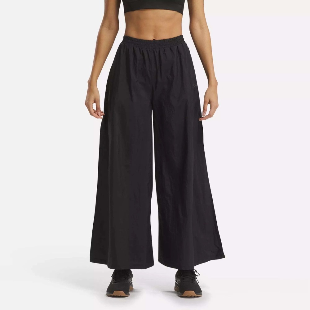 NWT Reebok Classic Volume Track Pants — Sz Large